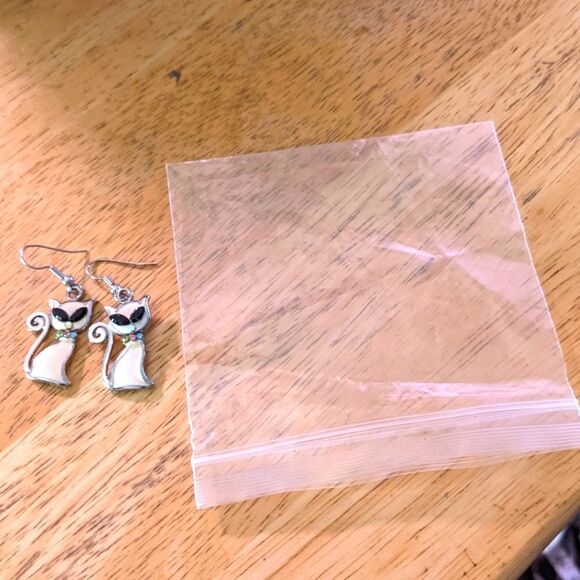 $5 Item! New in Bag Cat Dangle Earrings with Crystal Face and Collar - Picture 3 of 6